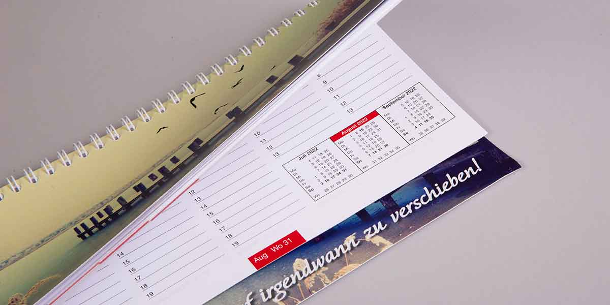 Quertischkalender mit verlängerter Rückpappe drucken lassen